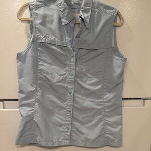 L.L. Bean Sleeveless Button-Up Shirt in Pale Blue M